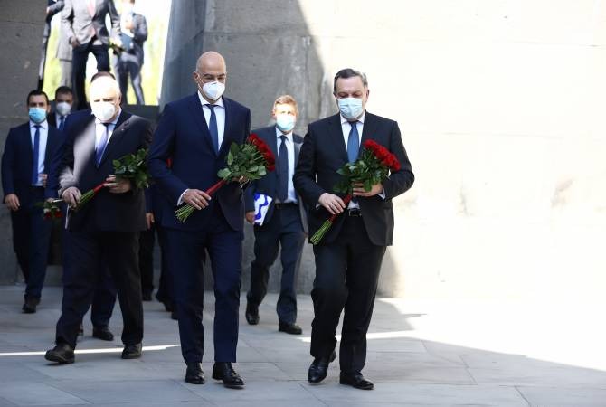 Глава МИД Греции в Ереване воздал дань памяти жертв Геноцида армян