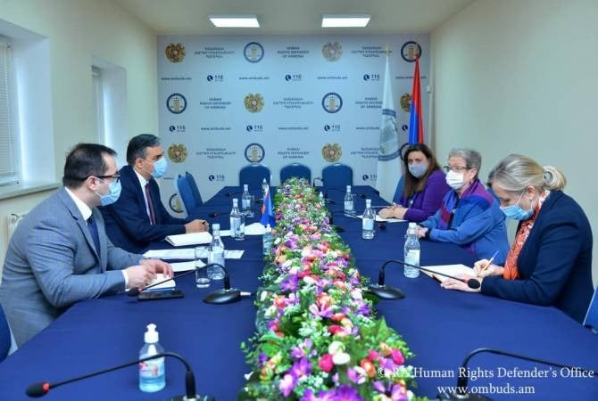 Омбудсмен представил послу ЕС в Армении факты зверств ВС Азербайджана