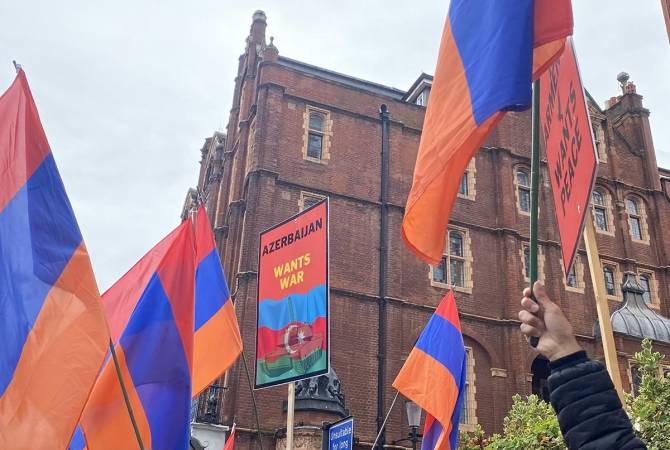 Армянская община в Лондоне проводит акцию протеста перед главным офисом British Petroleum