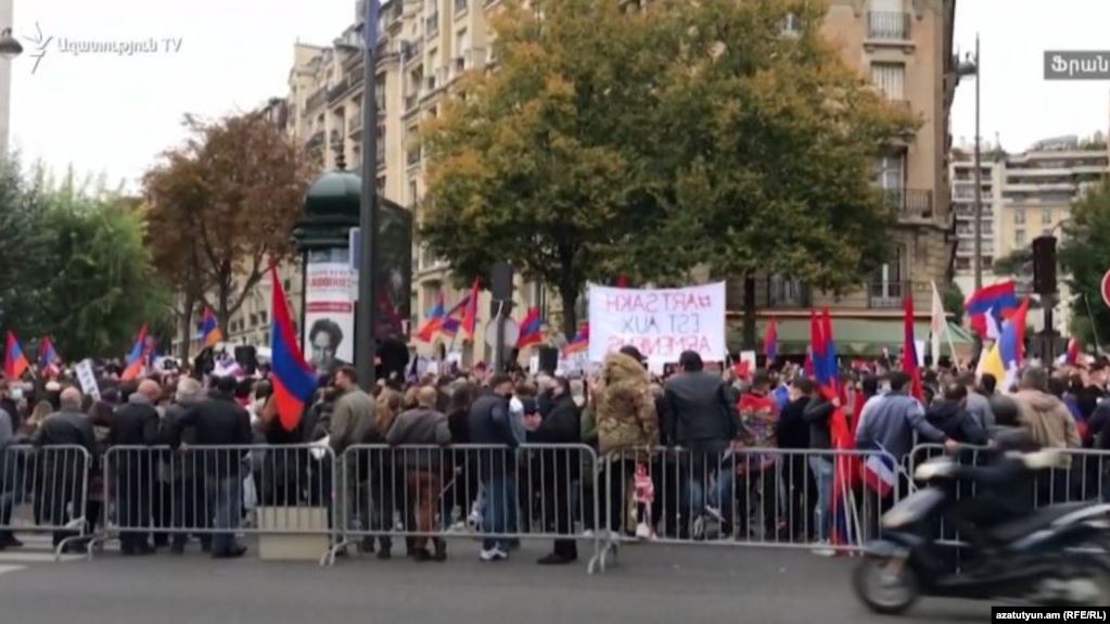 В Париже состоялось массовое шествие армян с требованием признания независимости Арцаха