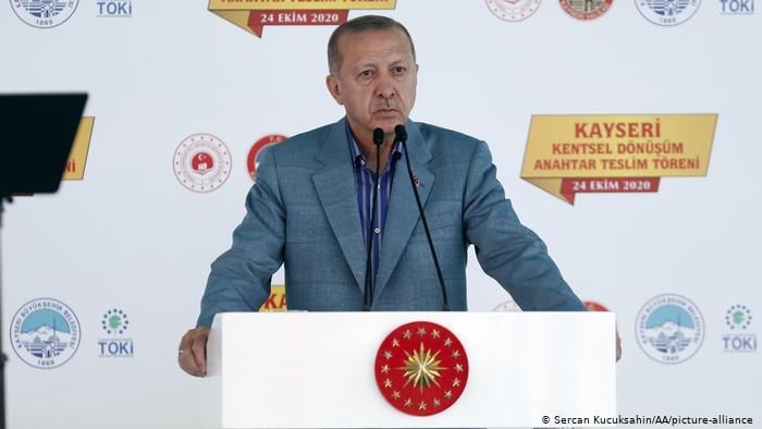 Призыв Эрдогана к бойкоту французских товаров нарушает договоренности Турция-ЕС: Еврокомиссия