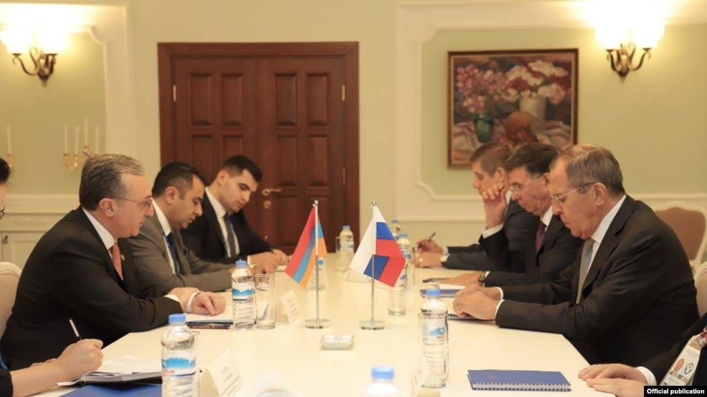 Глава МИД Армении считает необходимым прекращение военных действий и подчеркивает роль России в этом вопросе