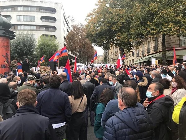 Демонстрация перед посольством Турции в Париже: “Эрдоган – террорист, Арцах – Армения!”