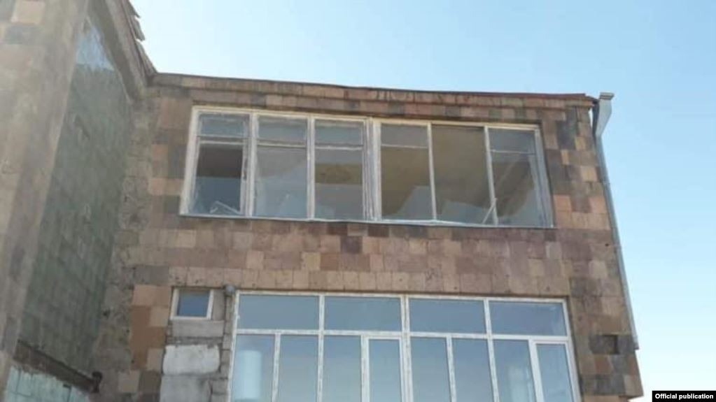 Вследствие ударов азербайджанских БПЛА повреждены здания школ общин Сотк и Кути марза Гегаркуник Армении