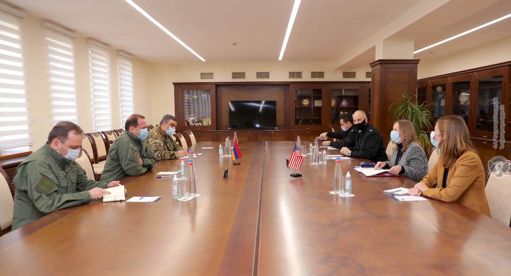Министр обороны Армении принял посла США