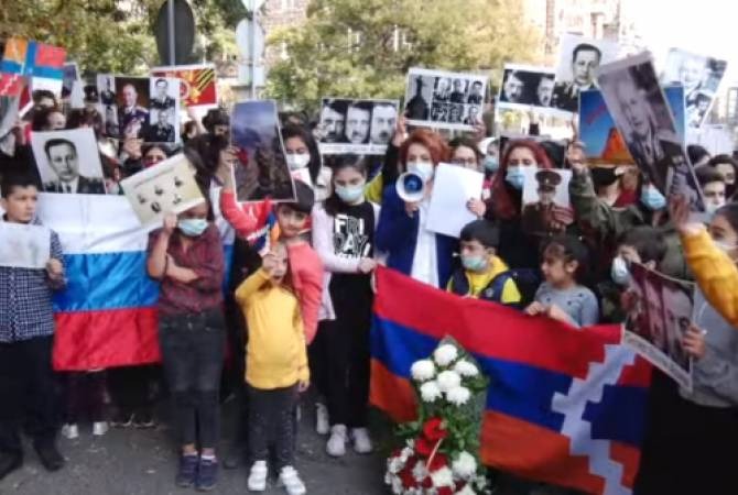Женщины из Арцаха провели акцию протеста перед посольством РФ в Ереване и вручили письмо
