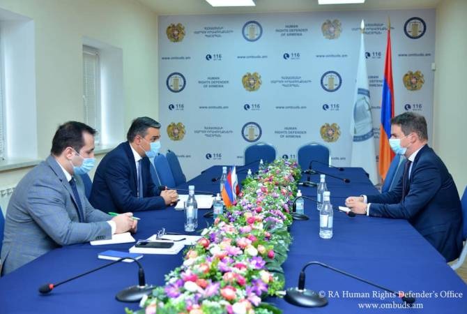 Омбудсмен  Армении представил послу Франции зверства Азербайджана по отношению к мирным жителям Арцаха
