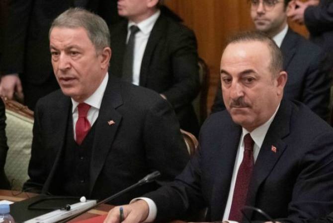 Министры обороны и иностранных дел Турции прилетели в Баку