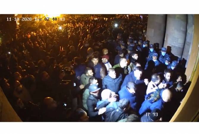 Мане Геворкян опубликовала видеозапись вторжения группы лиц в здание правительства