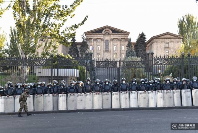 Парламент Армении 26 ноября на внеочередном заседании обсудит вопрос отмены военного положения