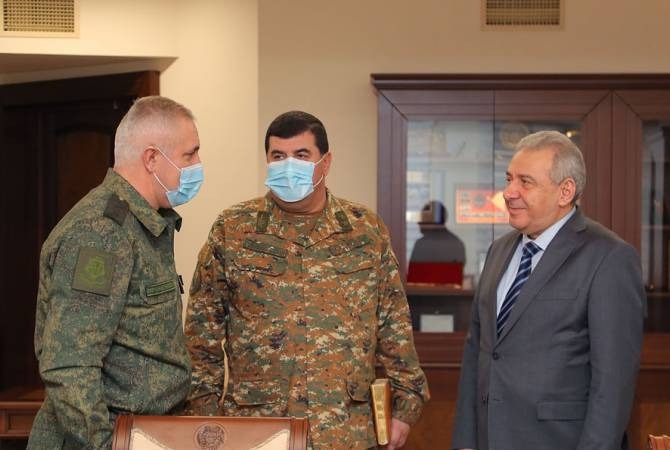 Глава МО Армении принял командующего миротворческим контингентом РФ в Нагорном Карабахе