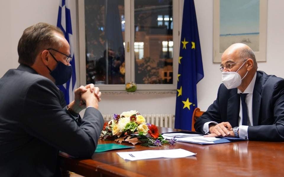 Греция настаивает на призыве ввести эмбарго на поставку оружия в Турцию
