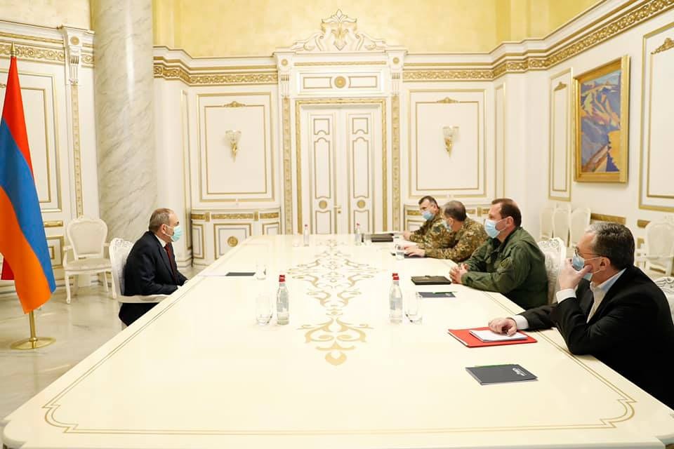 Премьер-министр обсудил с главами МО, МИД и начальником ГШ ВС ситуацию вокруг Арцаха