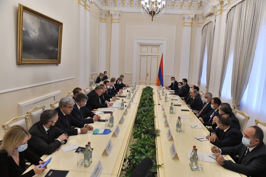 Россия подтверждает свою поддержку братскому армянскому народу: премьер-министр Пашинян принял правительственную делегацию РФ