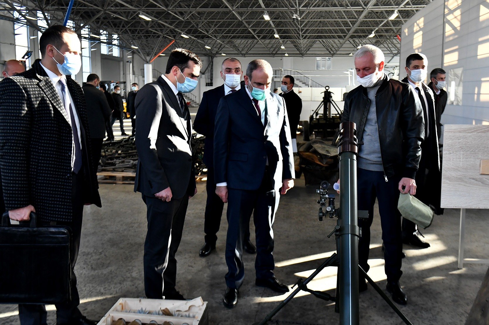 Премьер-министр посетил военно-промышленные компании и поручил продолжать быстрыми темпами наращивать производственные мощности