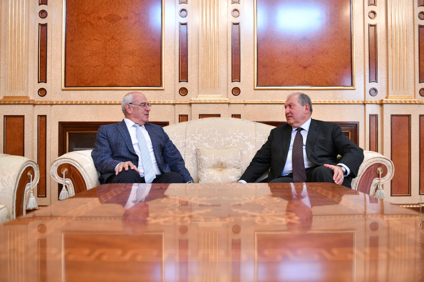 Президент Саргсян провел телефонный разговор с Председателем AGBU Перчем Седракяном