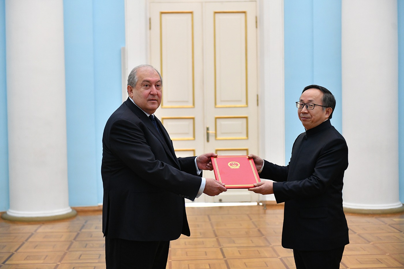 Президент Саргсян принял верительные грамоты нового посла Китая в Армении: видео