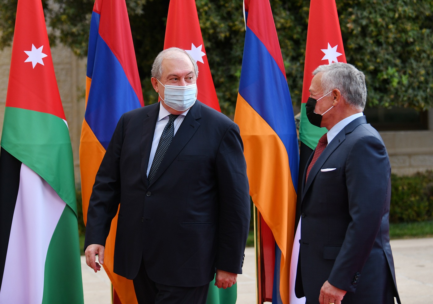 Есть взаимное доверие, и можем работать ради будущего: президент Армении прибыл в Иорданию — видео