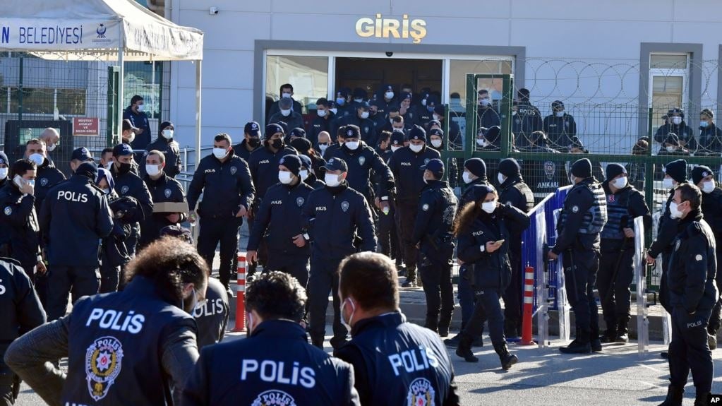 Турция: более 300 человек приговорили к пожизненному заключению