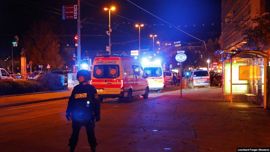 Теракт в Вене: подробности и реакции — видео