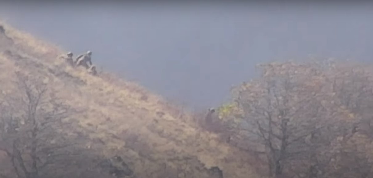 Противник бежит с поля боя в горах Бердзора: «Гёрбагёр 2020» — видео