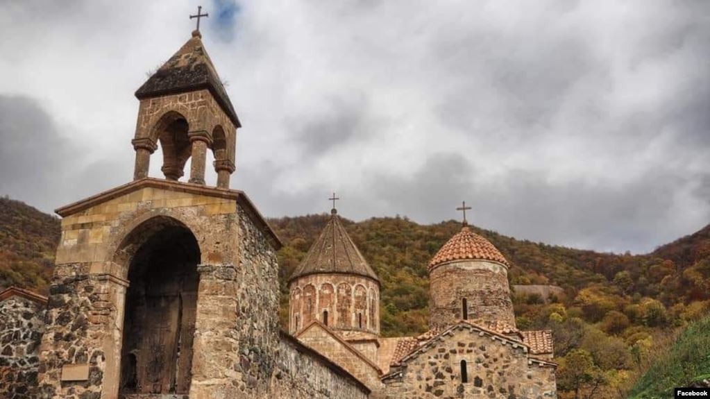 Армянские священнослужители находятся в Дадиванке