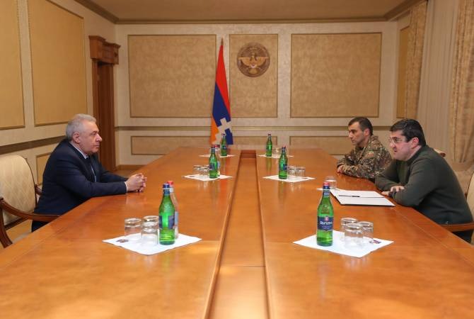 Президент Арцаха принял министра обороны Армении в Степанакерте