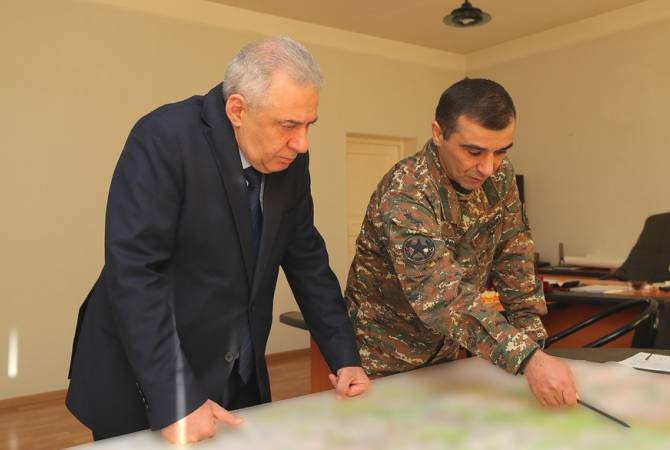 Командующий АО Арцаха представил главе МО Армении ситуацию на линии соприкосновения