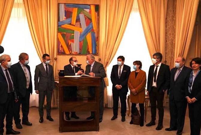 Ара Айвазян поблагодарил председателя Сената Франции Жерара Ларше за резолюцию о признании Арцаха