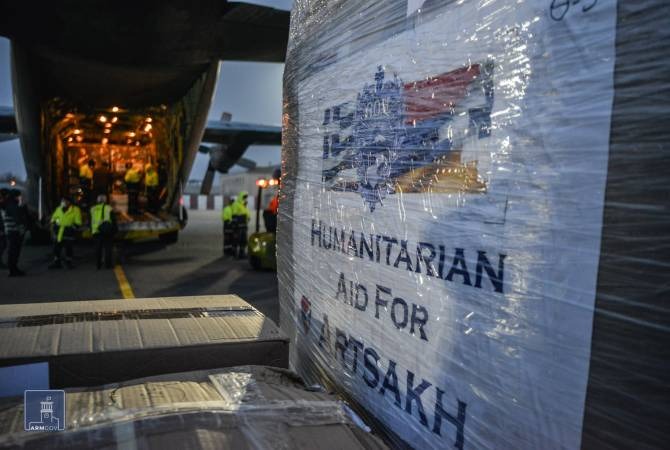 Самолет с гуманитарной помощью из Греции приземлился в Армении: фото