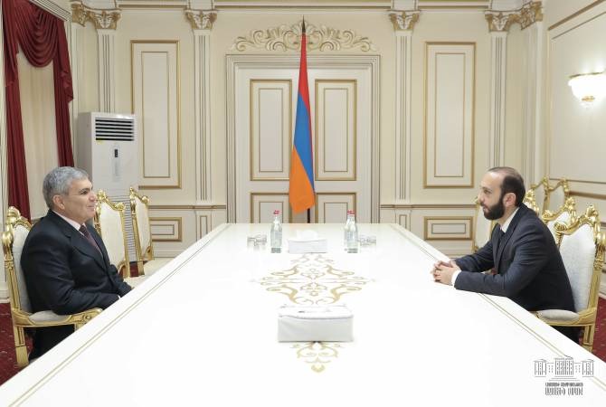 Глава парламента Арарат Мирзоян встретился с главой партии «Республика» Арамом Саргсяном