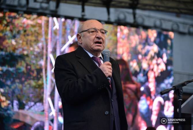 Вазген Манукян призывает армию и полицию «присоединиться к гражданам, требующим отставки премьера»