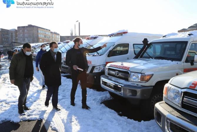 Министр Арсен Торосян в Ожоговом центре ознакомился с оснащением новых машин скорой помощи