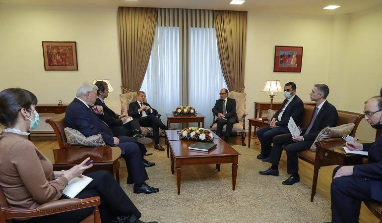 На встрече с сопредседателями МГ ОБСЕ глава МИД Армении подчеркнул необходимость утверждения статуса Арцаха