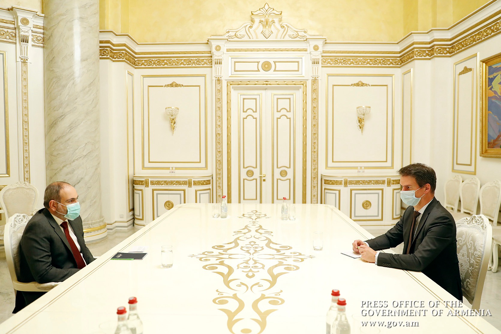 Премьер-министр встретился с послом Франции в Армении
