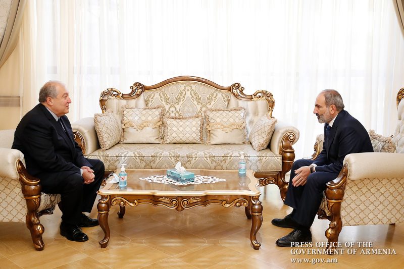 Премьер-министр провел встречу с президентом Армении: обсуждена ситуация в стране