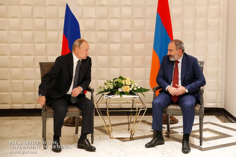 Президент и премьер России поздравили премьер-министра Армении с наступающими праздниками
