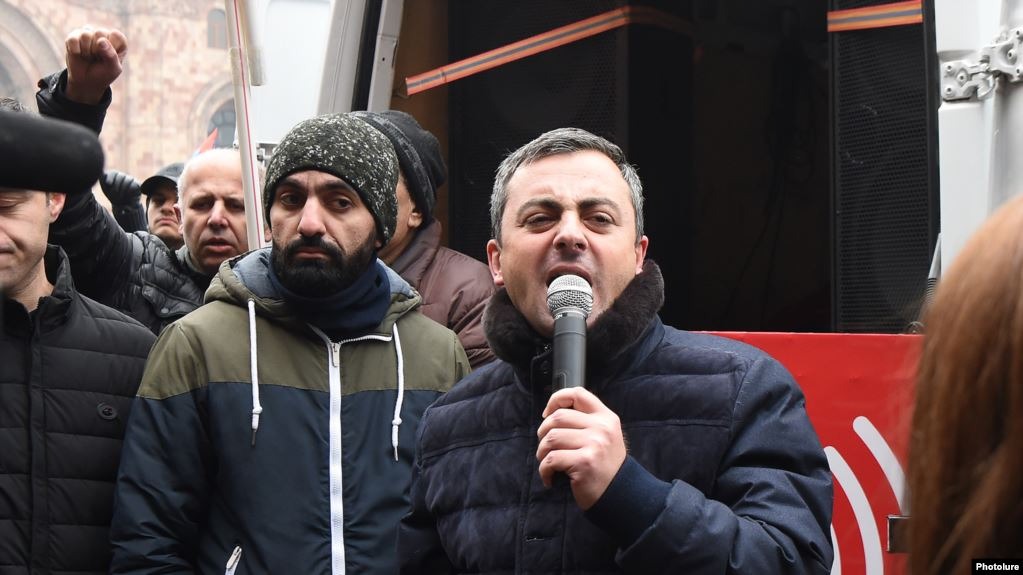 «Я не буду призывать к насилию над депутатами, я призываю к продолжению давления»: Ишхан Сагателян