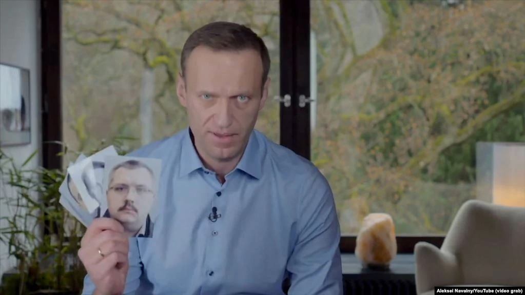 Скандальная запись разговора Навального с возможным участником покушения на него: видео