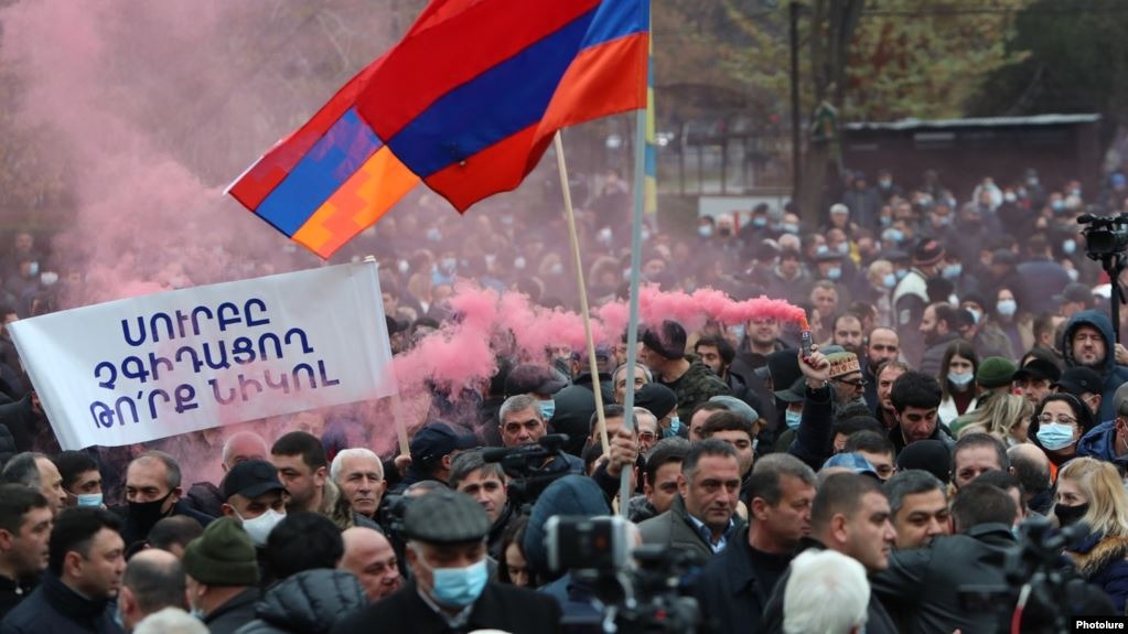 На митинге оппозиции вновь потребовали отставки Пашиняна: выступил Вазген Манукян