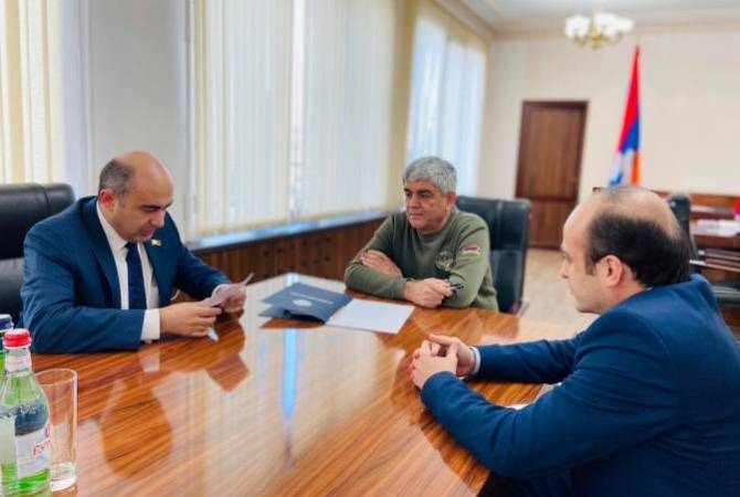Делегация фракции «Просвещенная Армения» встретилась с секретарем Совбеза Арцаха