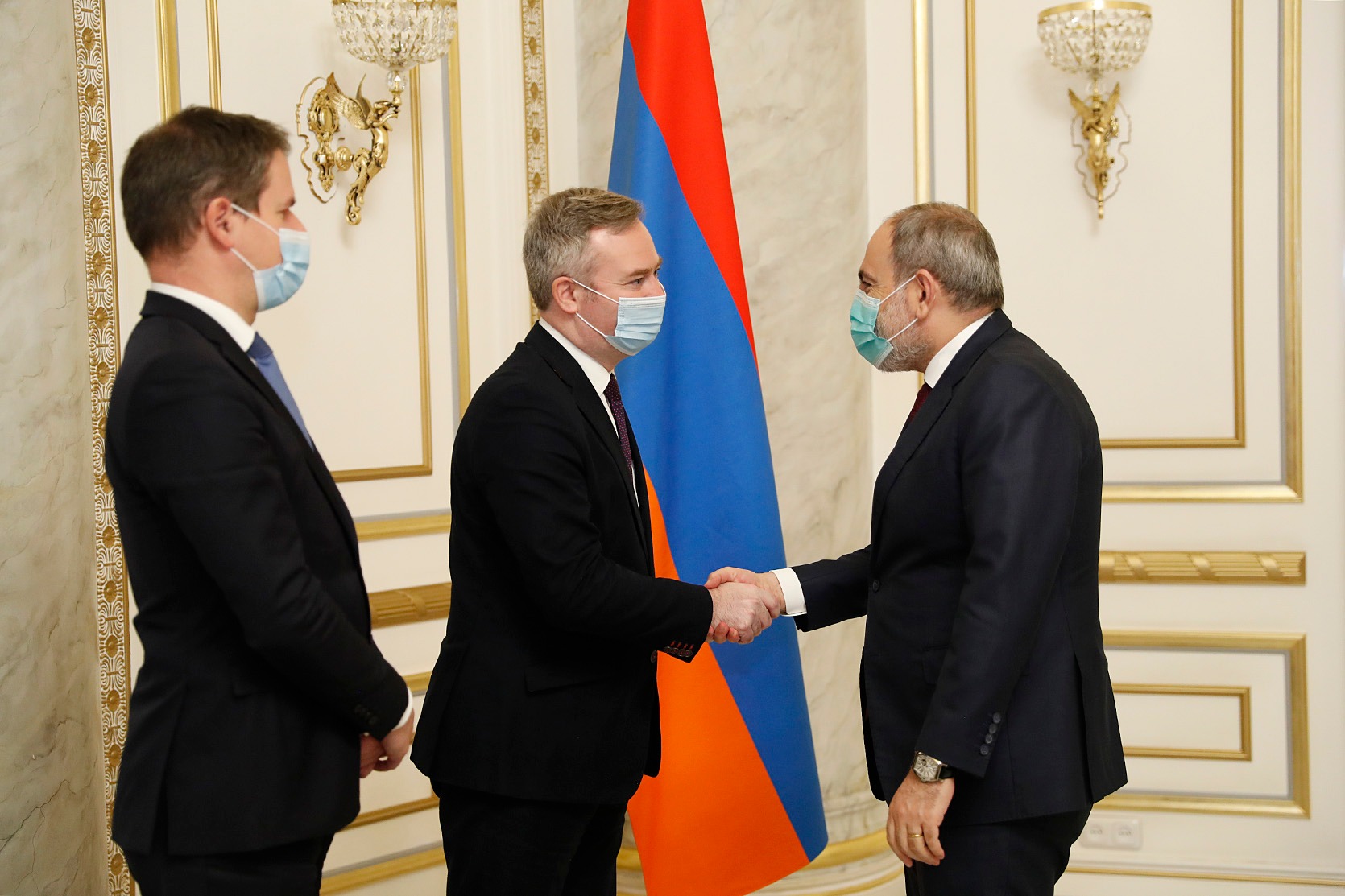 Премьер-министр Пашинян и госсекретарь МИД Франции обсудили вопросы экономического сотрудничества