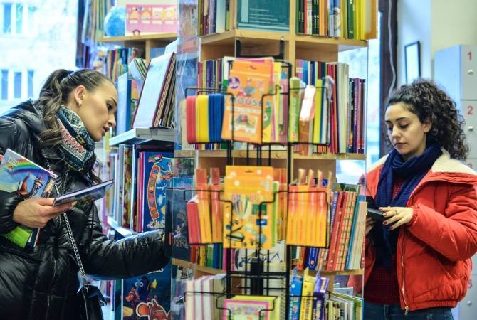 Сегодня день рождения Ованеса Туманяна: в Армении отмечается День дарения книг