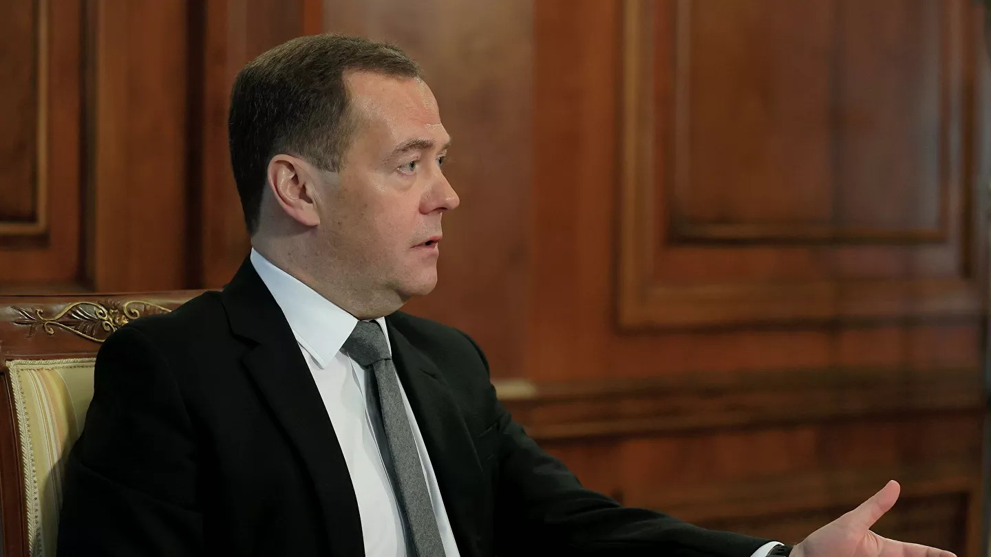Вопрос о статусе Карабаха «нужно обсуждать» с Турцией и «лучше отодвинуть на будущее»: Медведев