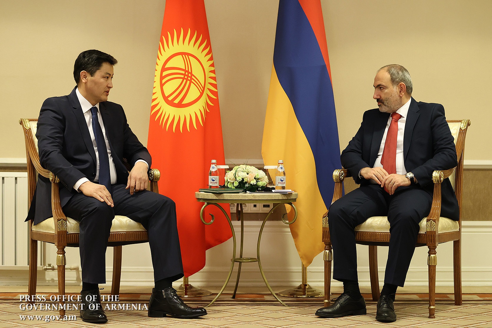 Никол Пашинян в Алматы провел встречу с премьер-министром Кыргызстана Улукбеком Мариповым