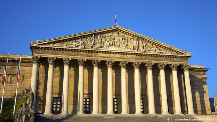 Национальное Собрание Франции приняло новые правила для борьбы с ненавистью в интернете