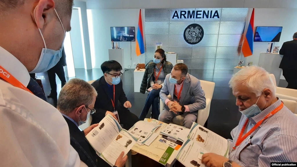 На выставке военной техники в Абу-Даби Армения представляет только буклеты: «груз застрял в Москве»
