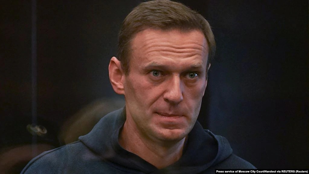 Российский оппозиционер Алексей Навальный приговорен к 3,5 годам тюрьмы