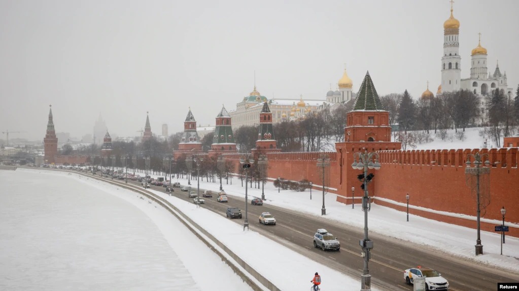 «Помогают ли санкции против России ослабить режим Путина?»: эксперты
