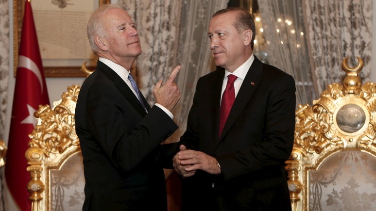 54 из 100 сенаторов США подписали письмо Байдену с призывом усилить давление на Турцию